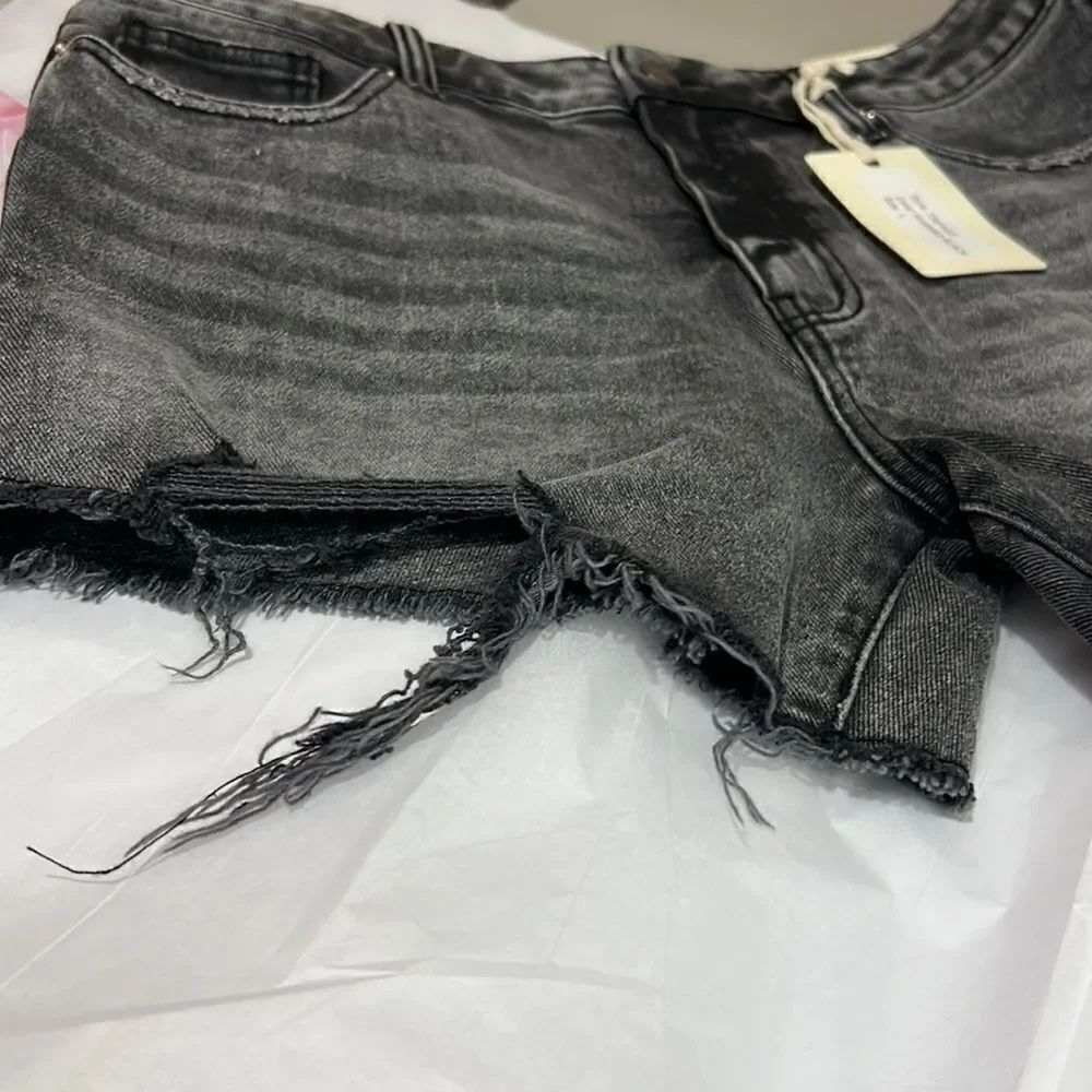 L.T.J. Letter To Juliet raw hem cutoff washed black denim jean shorts Large NWT - Picture 7 of 14